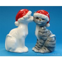 Mwah!   In Santa's Hats Christmas Cat Statue Set