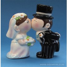 Mwah! Bride And Groom Kissing Statue Set